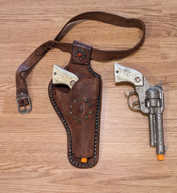 VINTAGE 1940S HUBLEY TEXAN JR Toy Cap Guns with Orange Plugs, Belt and