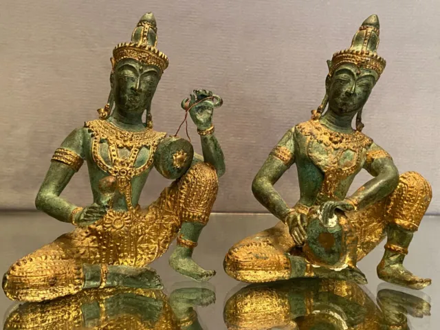 Paire de sculptures en bronze aux musiciennes Khmer Apsara Cambodge