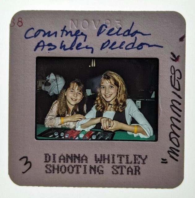 Dw6-437 Courtney & Ashley Peldon Lot (1) 35Mm Orig Slide Via Dianna Whitley