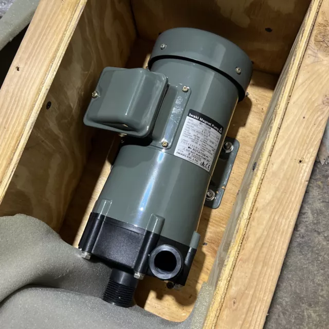 NEW Iwaki MD-100RM Magnet Drive Pump Three Phase Induction Motor
