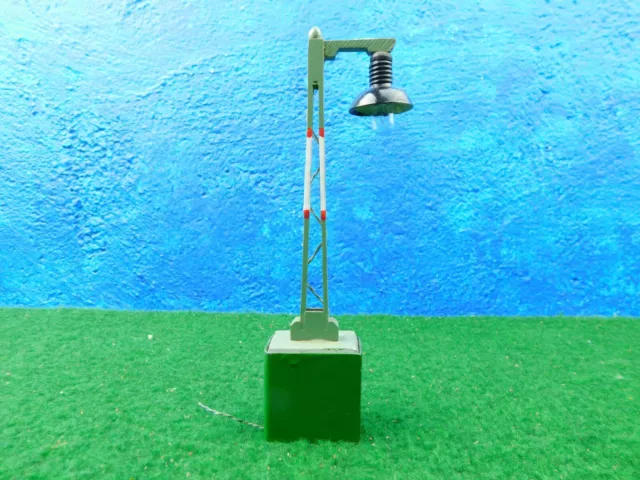 D11 Spur 0  Lampe Leuchte Gittermastlampe 1armig 14cm + 3,5cm Sockel