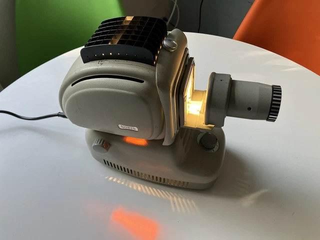 Ancien Projecteur de Diapositives Soviétique Etude URSS Années 70 - Label Emmaüs