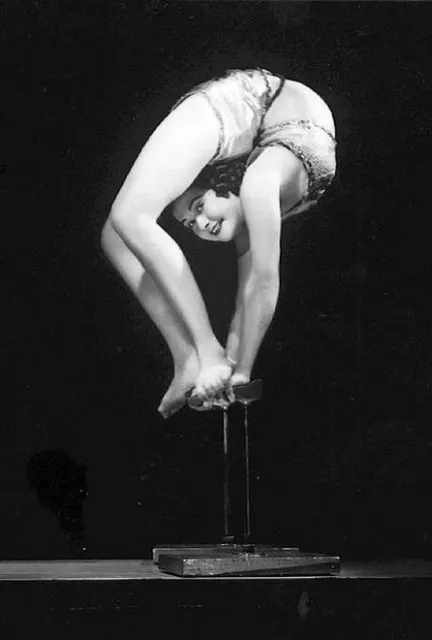 Antique Circus Contortionist Photo 1215b Oddleys Strange & Bizarre