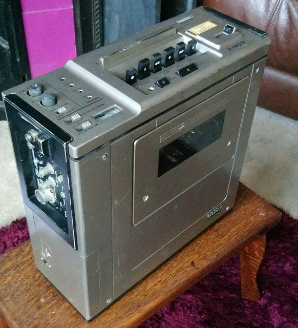 Sony TCM 818 lecteur enregistreur cassette avec micro Aiwa