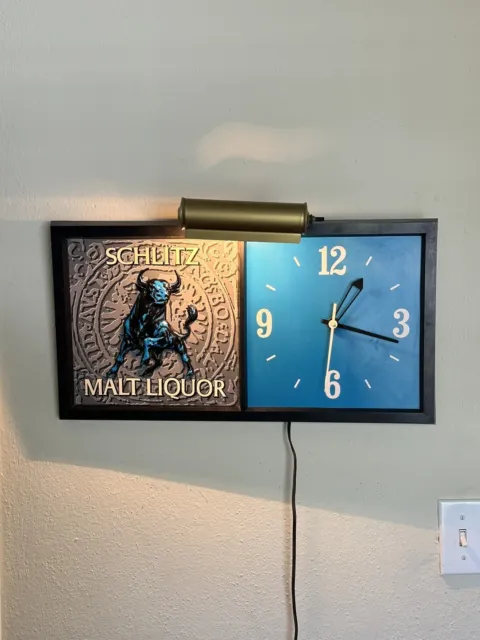 Schlitz Beer Lighted working Clock Sign Bull