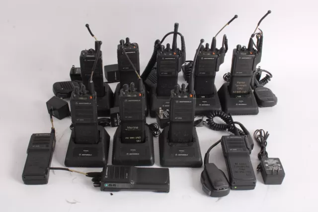 Motorola MT2000 Handie-Talkie Radio Fm H01RDD9AA4AN Lot De 11 W/Berceaux - As Is 3