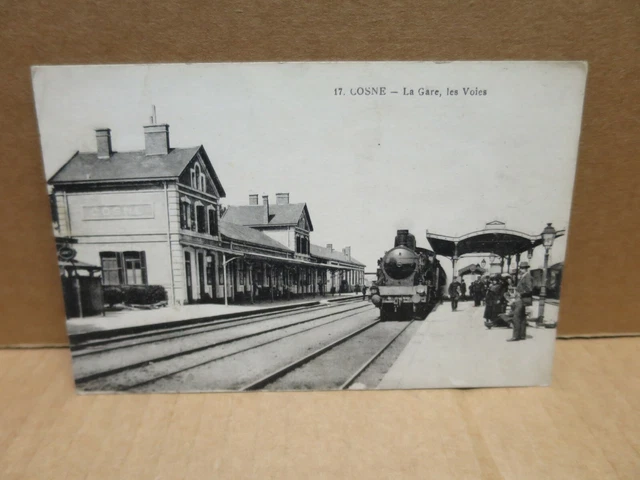 COSNE SUR LOIRE (58) train station interior animation