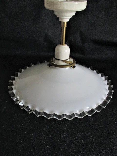 Lampe ancienne Plafonnier tulipe en opaline patère et douille PORCELAINE laiton