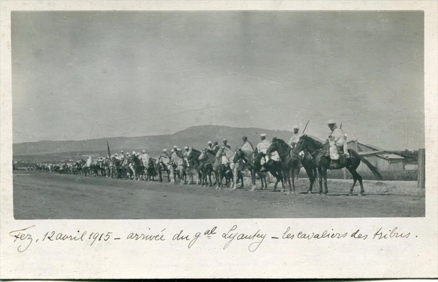 CPA MAROC FEZ VERITABLE CARTE PHOTO 12 AVRIL 1915 ARRIVEE DU Gal LYAUTEY LES CAV