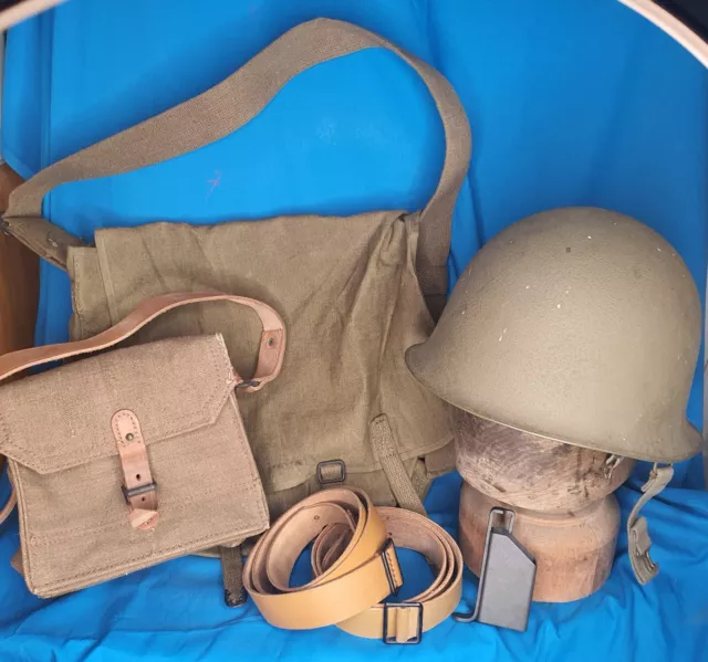 lot musette fm-24/29 , bretelles, casque, .. guerre Indochine / Algérie.