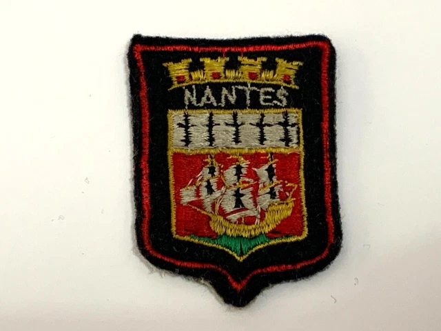 Patch Brodé Akacha – Champagne Ardenne, Blason 7x6 Cm, Thermocollant, 100% Polyester, Lavable à 40°