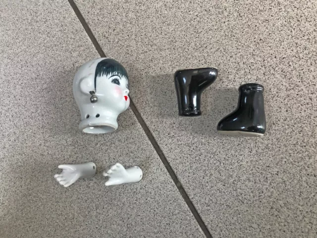 Ancienne tête de poupée japonaise en porcelaine avec ses mains et pieds