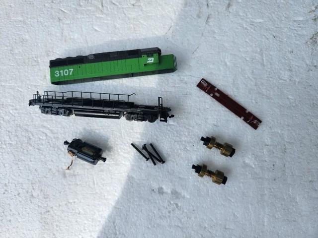 Kato N Scale 176-035 BN Burlington Northern EMD GP50 Motor Works Missing Parts