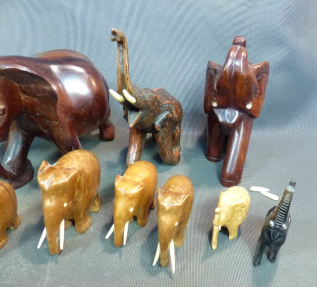 Lot de statuettes d'éléphants en bois pierre ou cuir déco vitrine collection 2