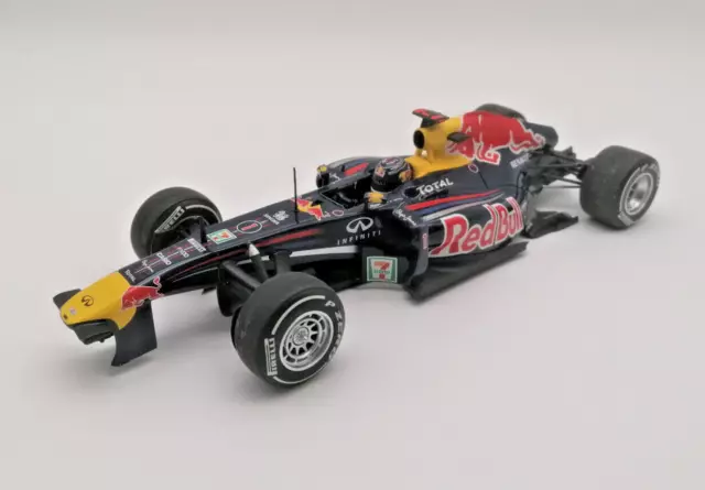 Sebastian Vettel Red Bull Renault RB7 World Champion 2011 Japan 1:18 Minichamps