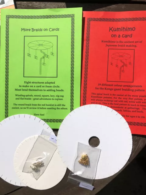 Kumihimo en una tarjeta y más trenzas en tarjetas Shirley Berlin con tarjetas y 2 dijes