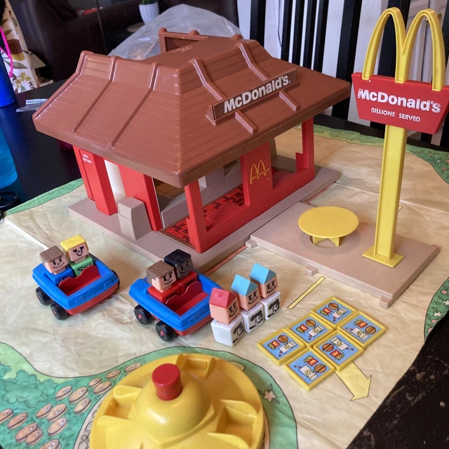 Vintage 1974 Playskool Familiar Places McDonalds PlaySet #430 Restaurant Figures