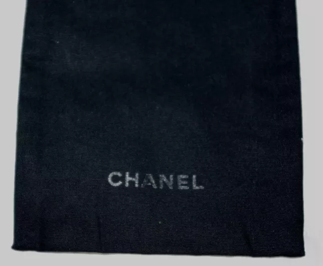 CHANEL PETITE POCHETTE TISSU NOIRE POUR ACCESSOIRES OU PRODUIT DE BEAUTé TNEUVE 2