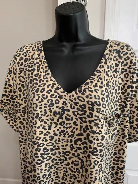 Size Xl Drapey Short Sleeve V Neck Leopard Print Tee/Tunic