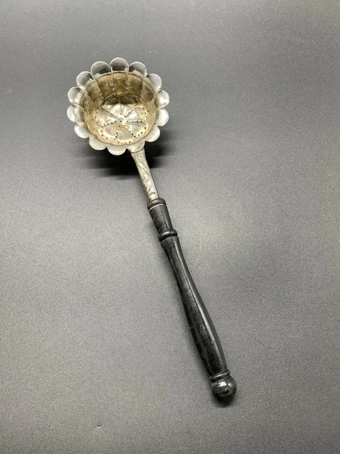 ancienne cuillère à saupoudrer saupoudreuse à sucre en argent massif 19