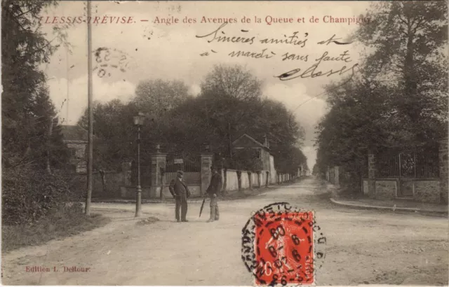 CPA PLESSIS-TREVISO - Angle des Avenues de la Queue et de (44528)