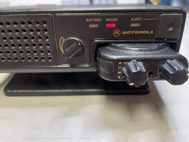 Motorola Minitor IV VHF Voice Pager w/ Amplified Charger Base