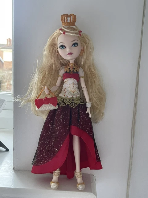 Ever After High Doll Apple White Coronation