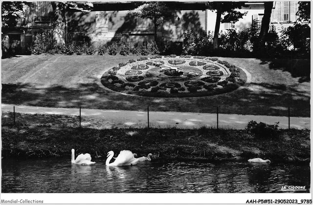 AAHP5-51-0401 - CHALON-SUR-MARNE - Horloge Fleurale - Jardin du Jard