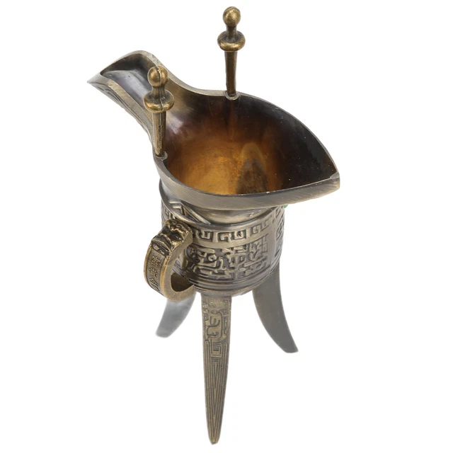 Antique Wine Cup Elegant Beautiful Pattern Gold Drinking Glasses Tripod For