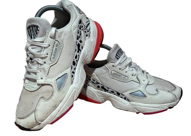 Adidas falcon zebra 2025