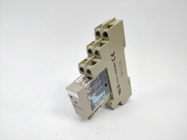 OMRON G2R-2-SND RELAY 24VDC with P2RF-08-E relay socket EUR 9,00 ...