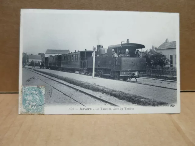 NEVERS (58) gare du Tonkin tacot train gros plan