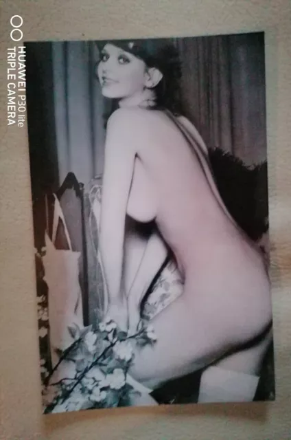 Photo REPRO IN 10X15CM MID 60S - BLONDE MODEL THAT SPOILS. 1