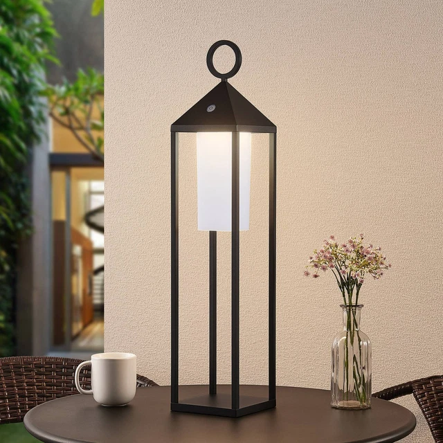 LED-Laterne Miluma Lucande schwarz Akku USB Terrasse IP54 3.000K Aluminium 64 cm