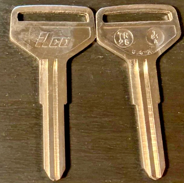 2  Toyota   Ilco  #  Tr25  / T81A  Key Blanks