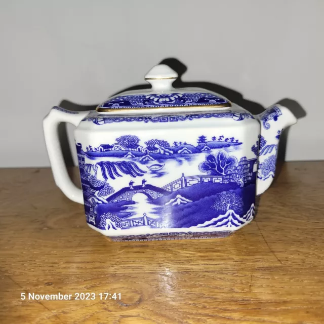 Ringtons minature Maling teapot in Willow pattern design