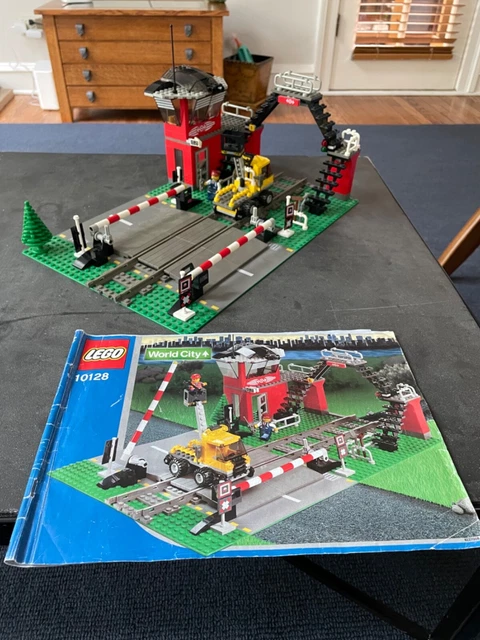 Lego World City 10128 Train Station w/ Original Instructions Lego World City 10128 Train Station w/ Original Instructions