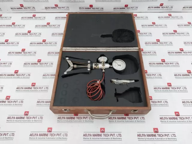 SI Pressure TP1 Hand Held Test Pump Pressure Calibrator With Gauge Kit