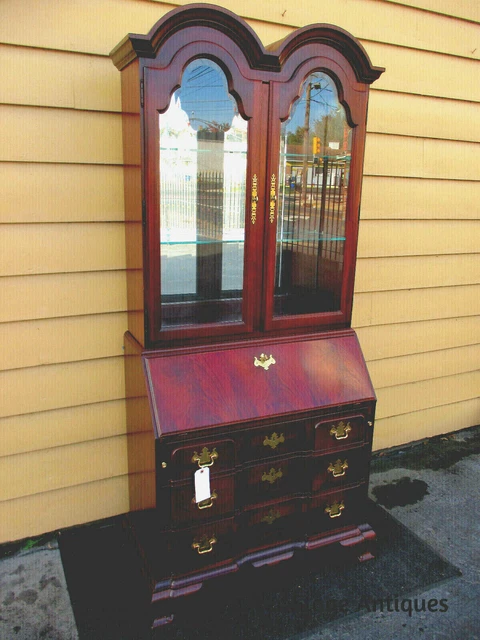 62073 Mahogany THOMASVILLE Collectors 2 piece Secretary Desk w/ Bookcase Top 62073 Mahogany THOMASVILLE Collectors 2 piece Secretary Desk w/ Bookcase Top