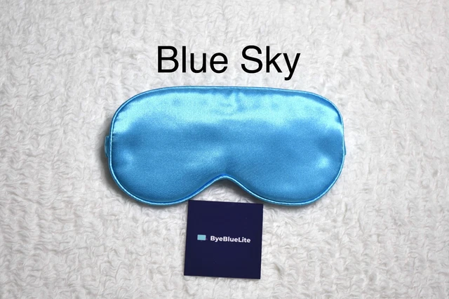 Máscara para dormir de seda color cielo azul de ByeBlueLite