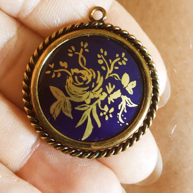 Broche Ancienne En Porcelaine De Limoges - Décor Fleurs (roses, Barbeaux, Bleuets) - Occasion Bel état