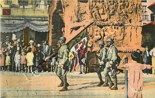 Grecia - Salonicco, passaggio bandiera italiana sotto Arco di Galerio