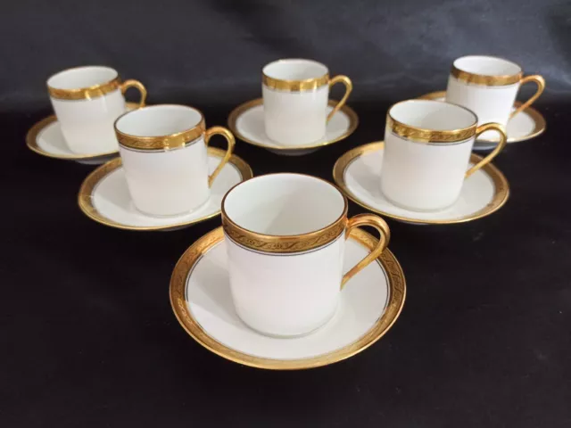 6 TASSES À CAFÉ EN PORCELAINE DE LIMOGES RAYNAUD Blanche et liseret or