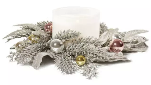 Bath & Body Works 3-wick candle ring WINTER WISHES Christmas wreath