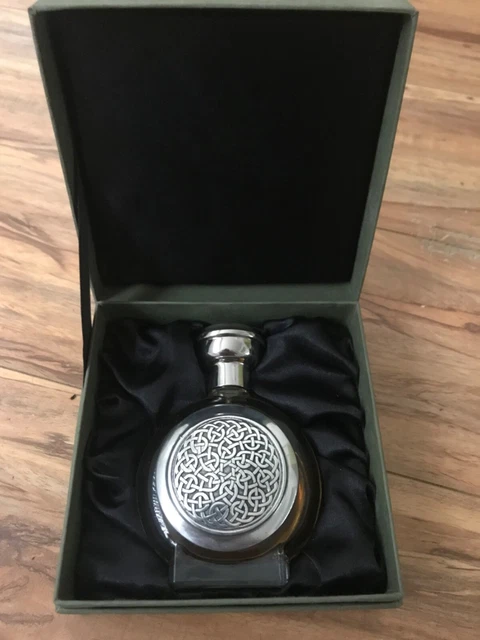 Boadicea the Victorious - Elaborate - 100ml/3.4oz - sprayed once, with box Boadicea the Victorious - Elaborate - 100ml/3.4oz - sprayed once, with box
