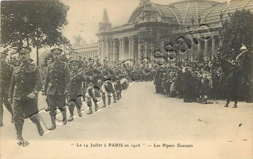 Francia - Parigi, parata militare del 14 luglio (cornamuse scozzesi) - 1916