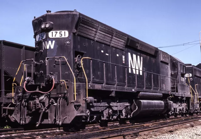 HO109 Norfolk and Western "NW" Diesel DECALS - ShellScale Decals