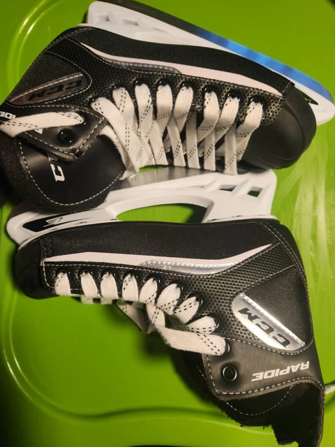 CCM RAPIDE Size 5 youth Hockey Skates Combo with Gloves and Shin Guards