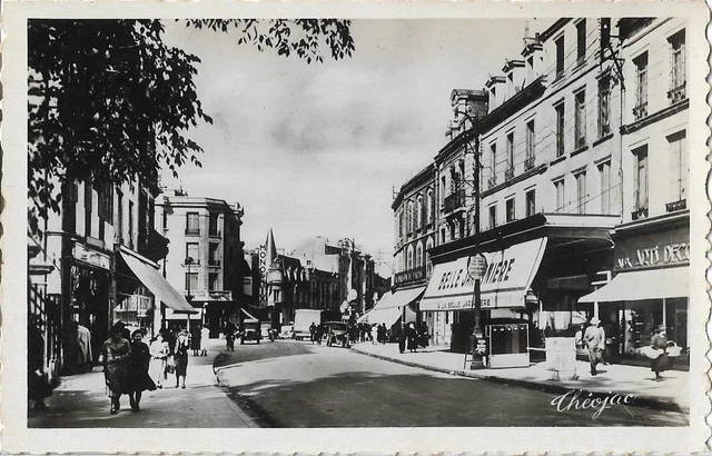 MONTLUCON - boulevard de Courtais - automobile ancienne