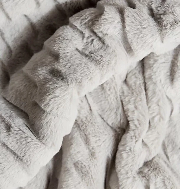 K by Kelly Hoppen lancio in pelliccia finta tratteggiato. Grigio argento. NUOVO COME. CTRL £66.